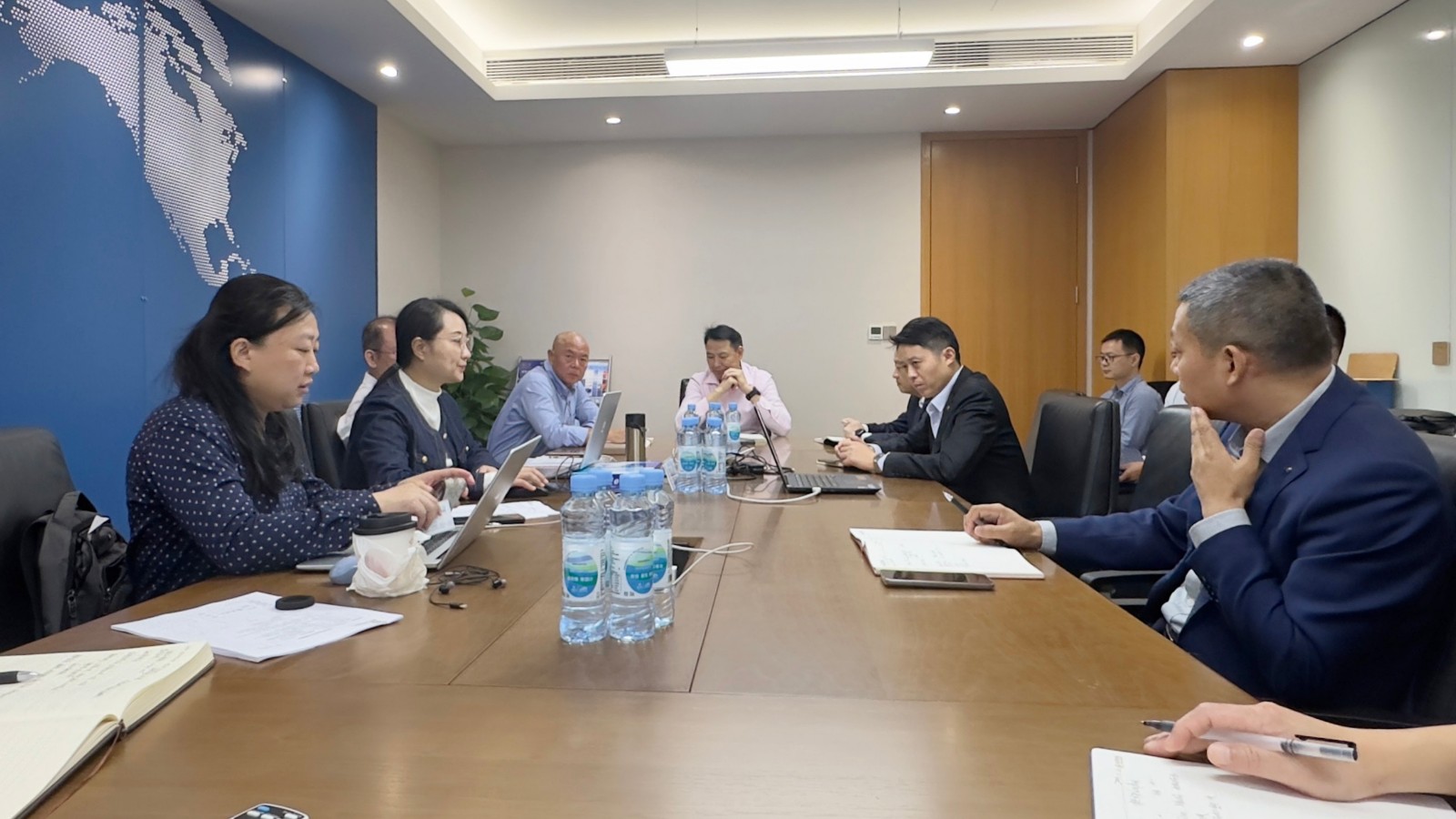 首次會(huì)議照片.jpg