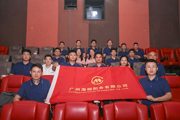 觀看《志愿軍·雄兵出擊》.jpg