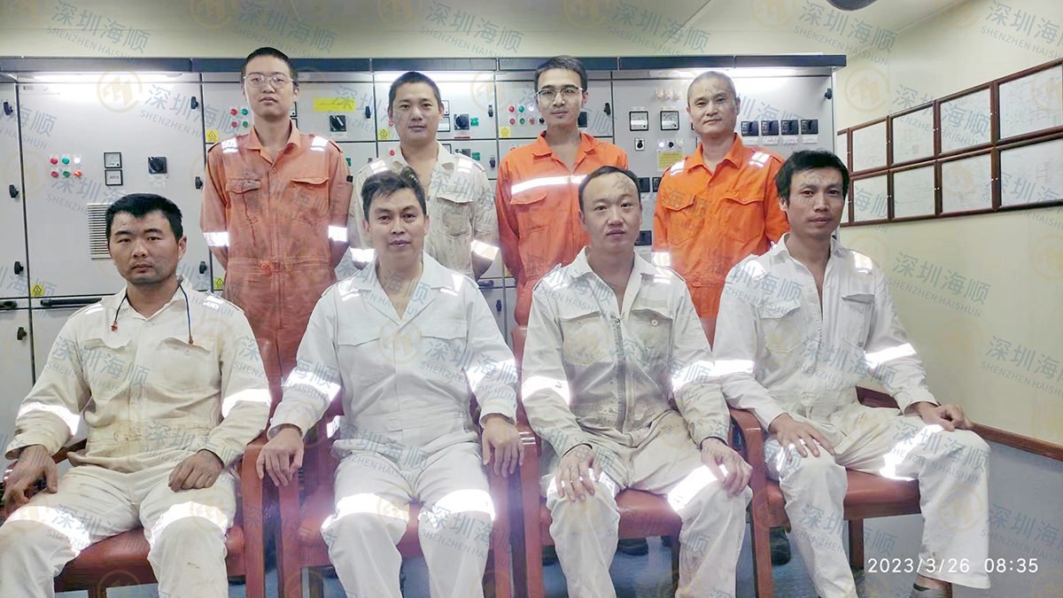 5.輪機(jī)部的全家福.jpg